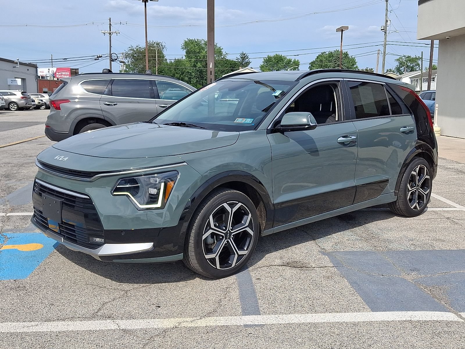 Used 2023 Kia Niro SX Touring FWD image 6