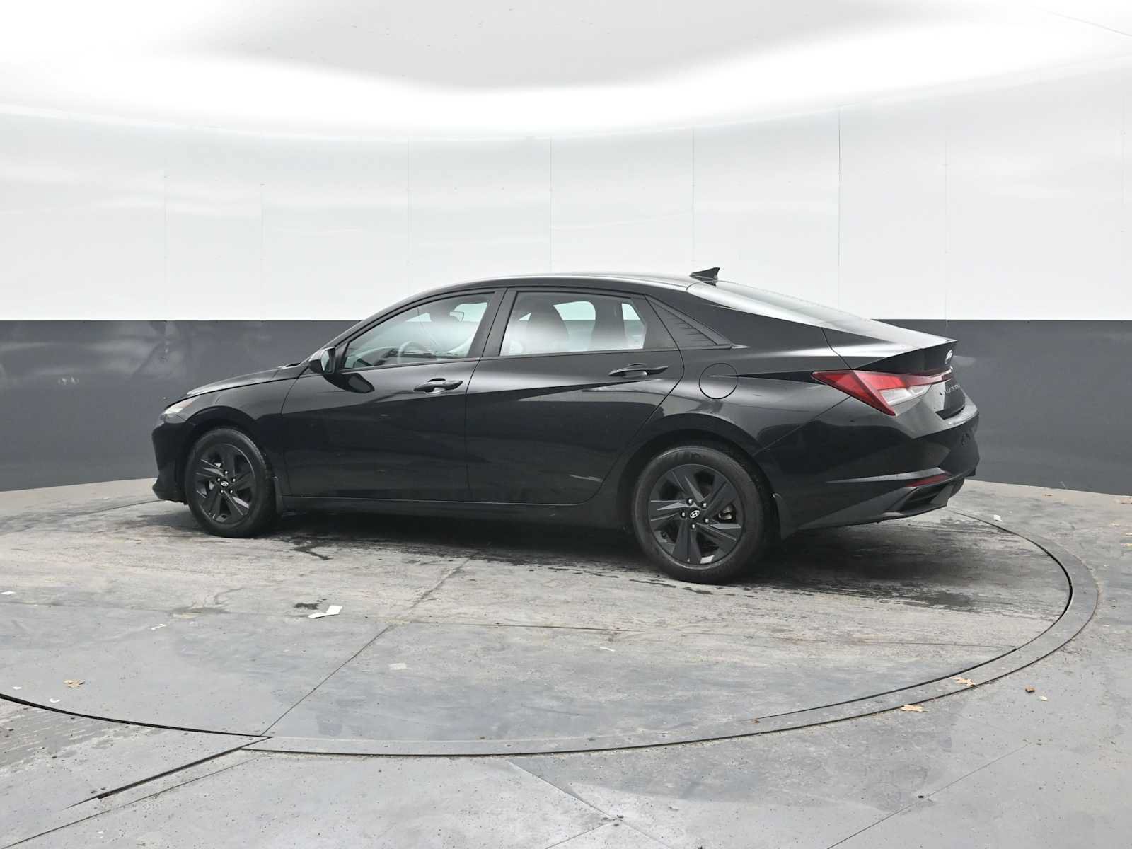 Used 2023 Hyundai Elantra SEL FWD image 3