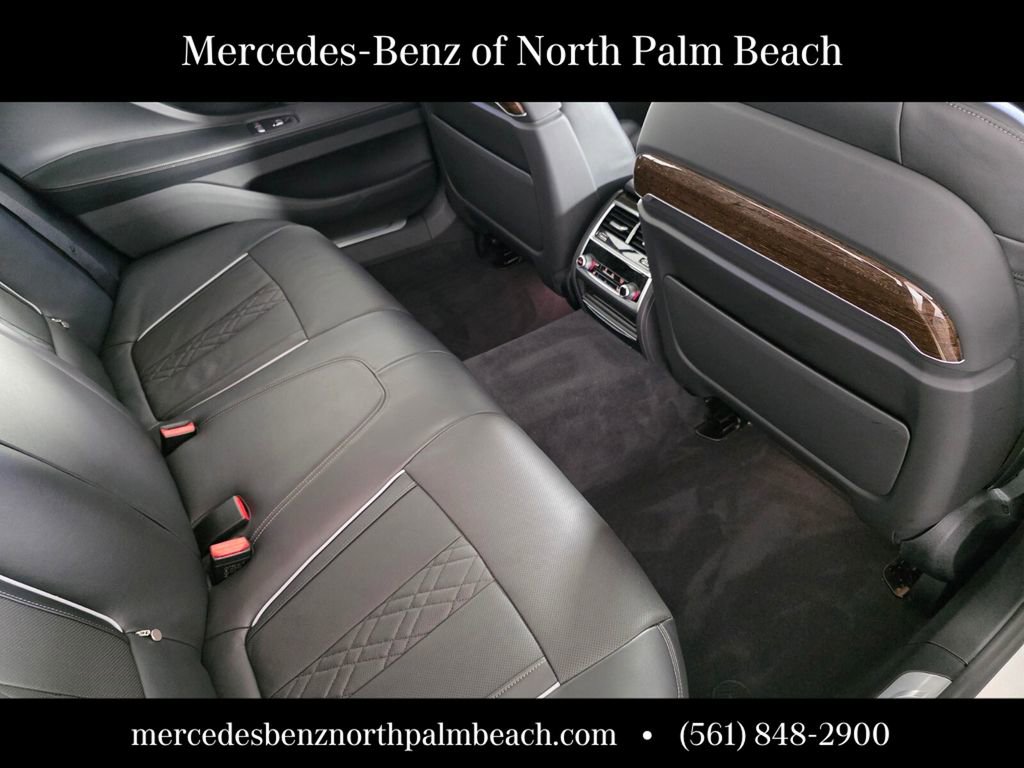 Used 2022 BMW 750i xDrive image 29