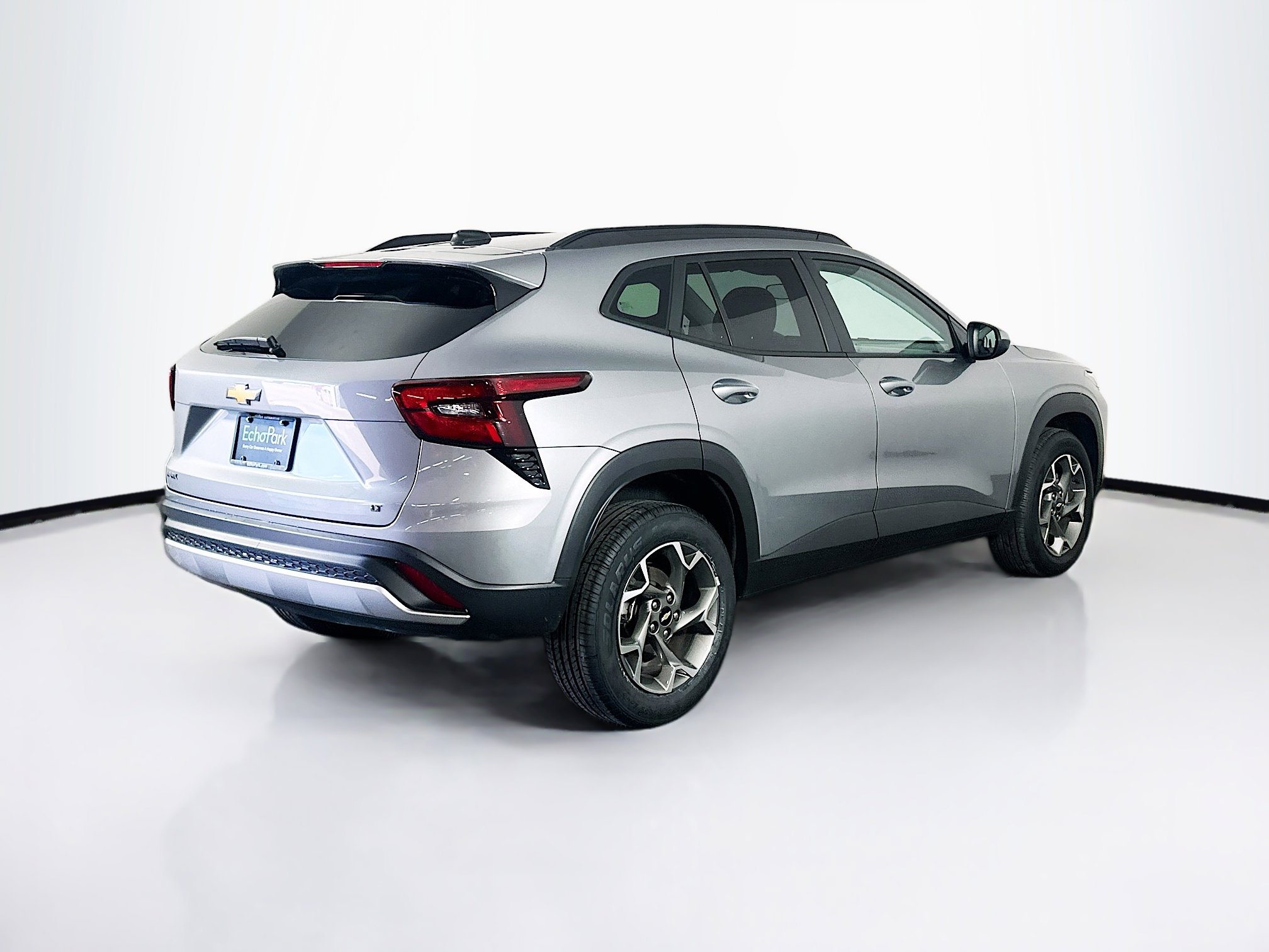 Used 2025 Chevrolet Trax LT FWD image 9