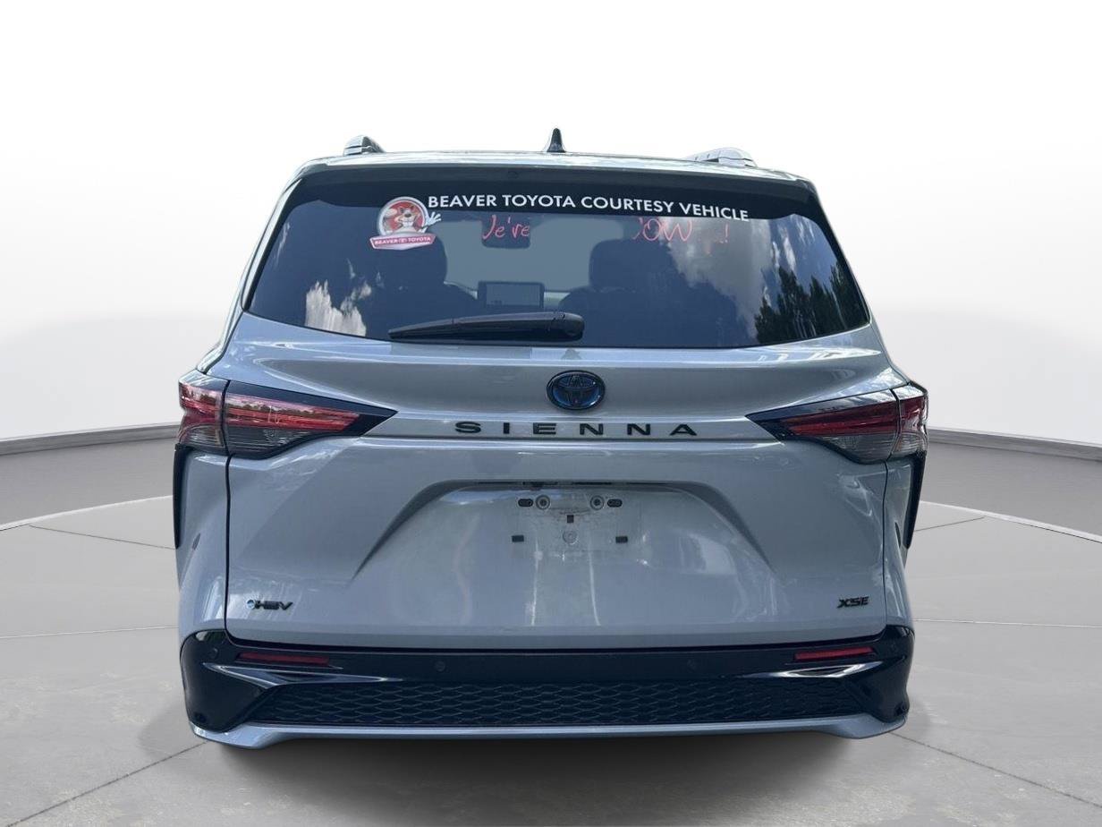 Used 2025 Toyota Sienna XSE FWD image 7