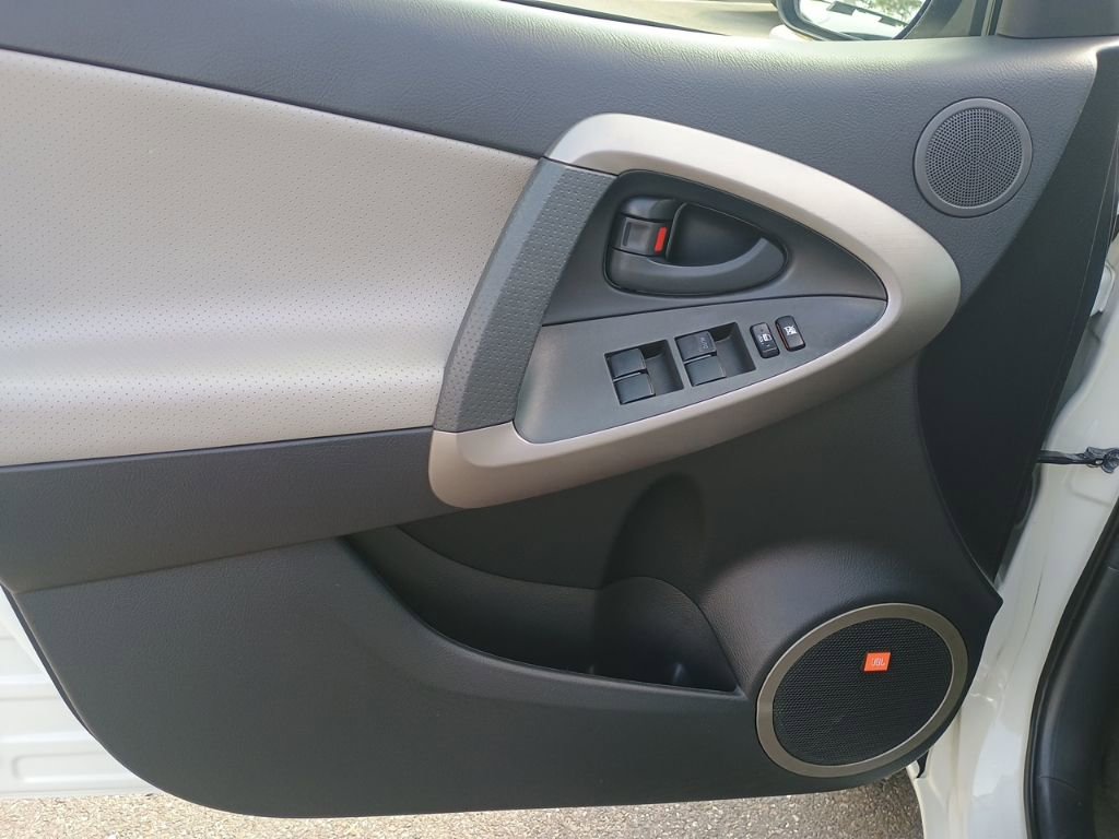 Used 2007 Toyota RAV4 Limited image 11