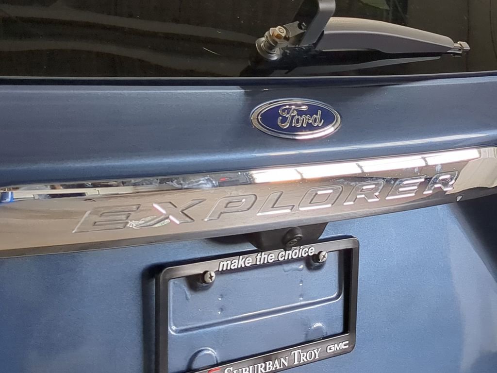 Used 2020 Ford Explorer XLT image 16