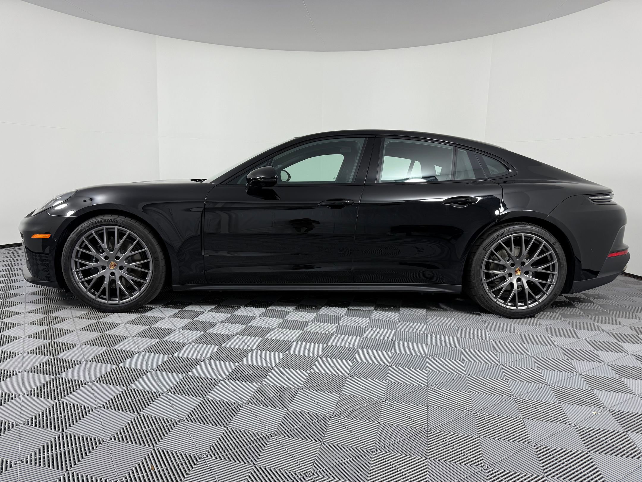 New 2026 Porsche Panamera 4 image 2