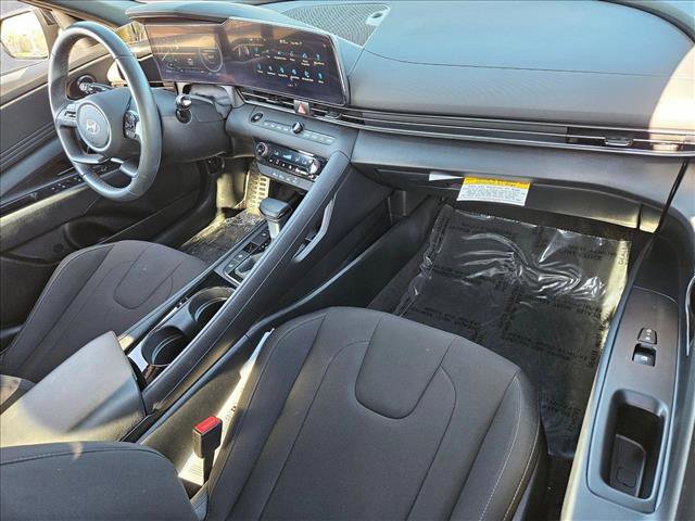 Used 2025 Hyundai Elantra SEL image 20