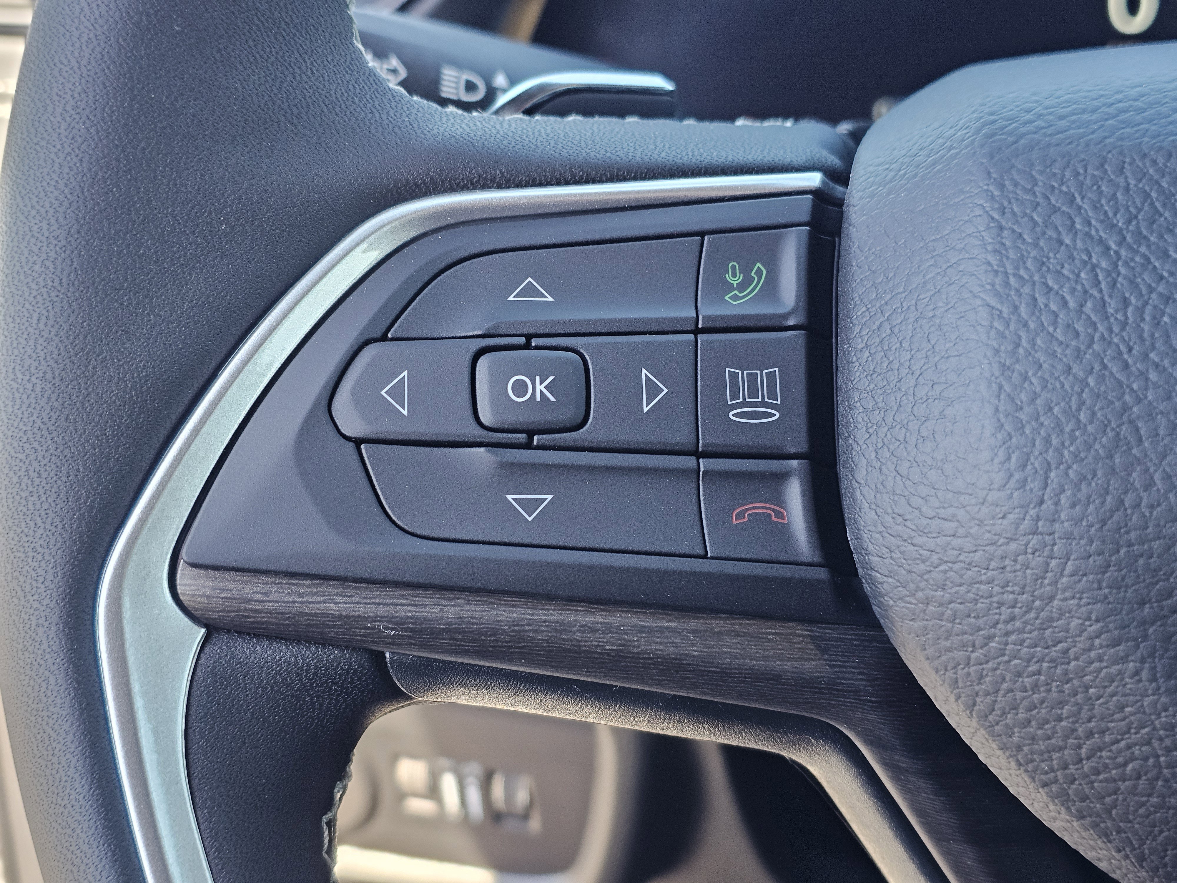 New 2026 Jeep Grand Cherokee Altitude image 21