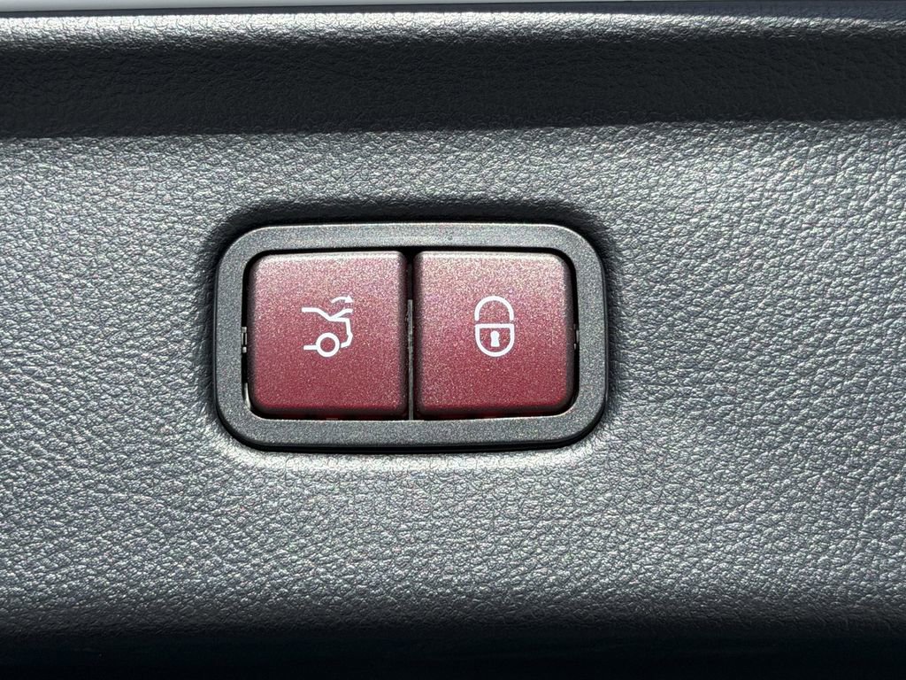 New 2026 Mercedes-Benz S 580e 4MATIC Sedan image 13