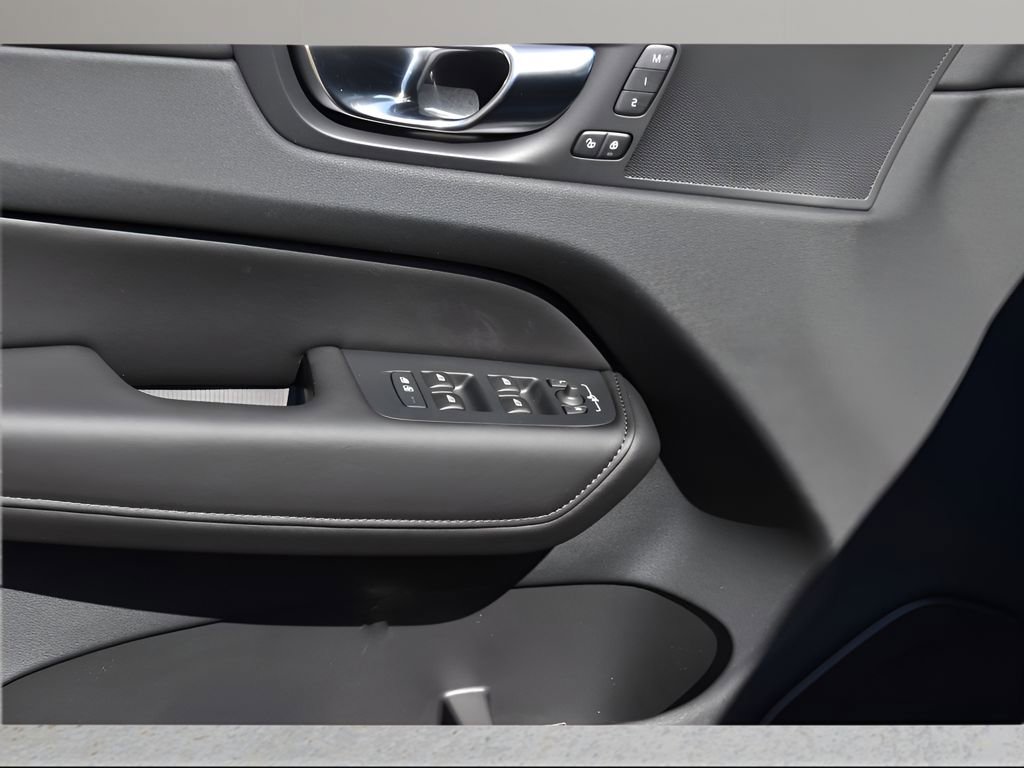 Certified 2025 Volvo XC60 T8 Plus w/ Protection Package Premier image 22