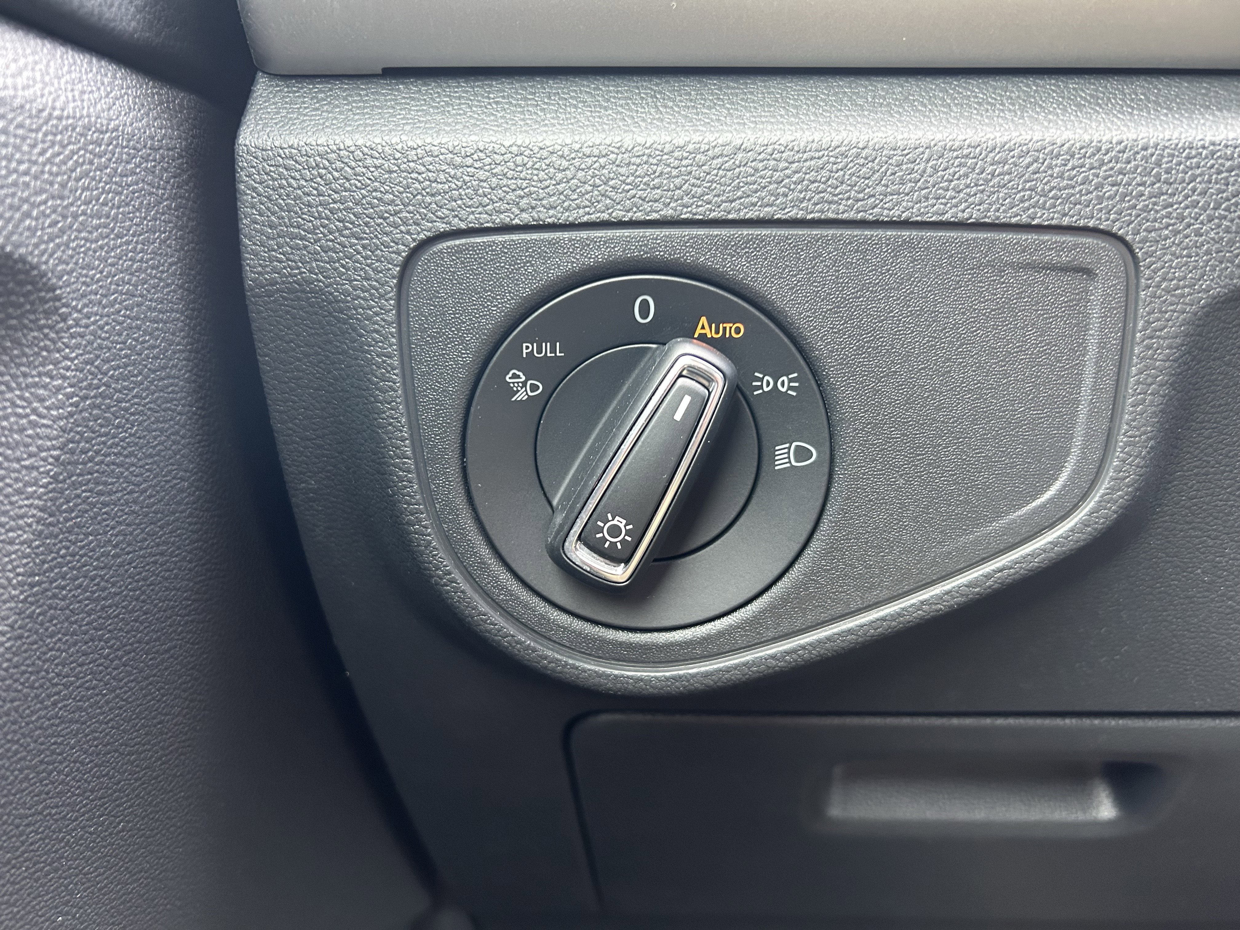 Certified 2023 Volkswagen Atlas SE w/ Panoramic Sunroof Package image 18