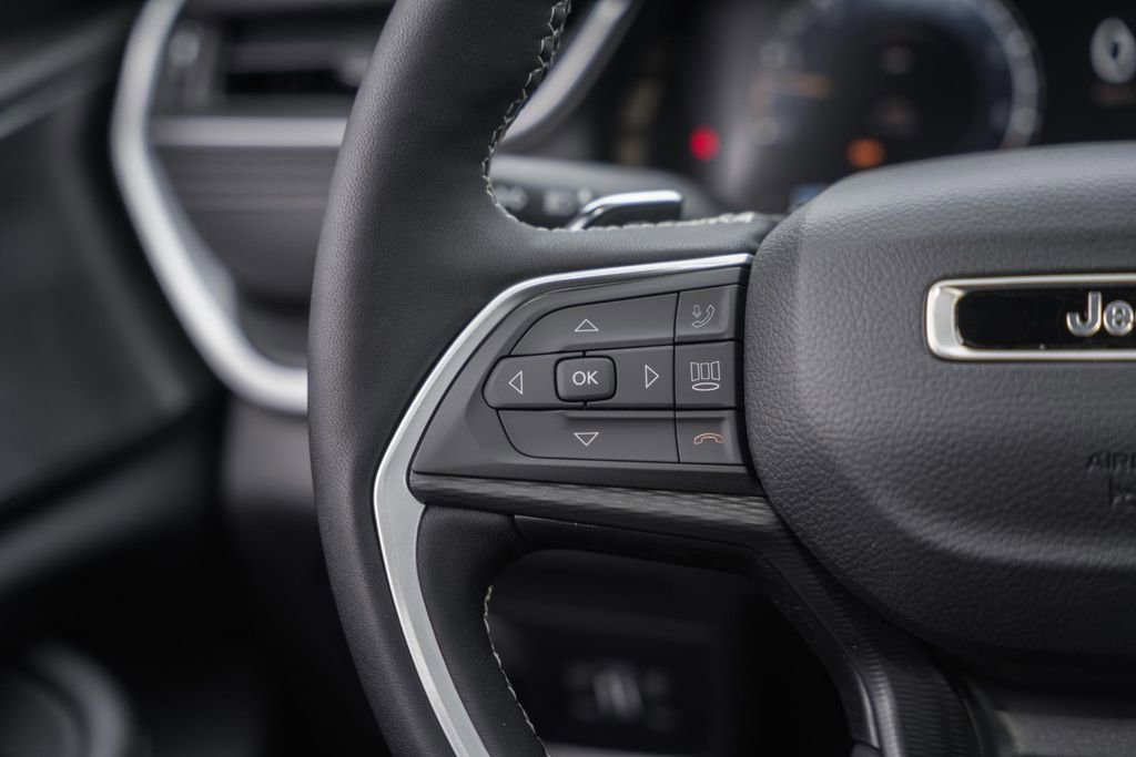 New 2025 Jeep Grand Cherokee Laredo X w/ Luxury Tech Group I image 28