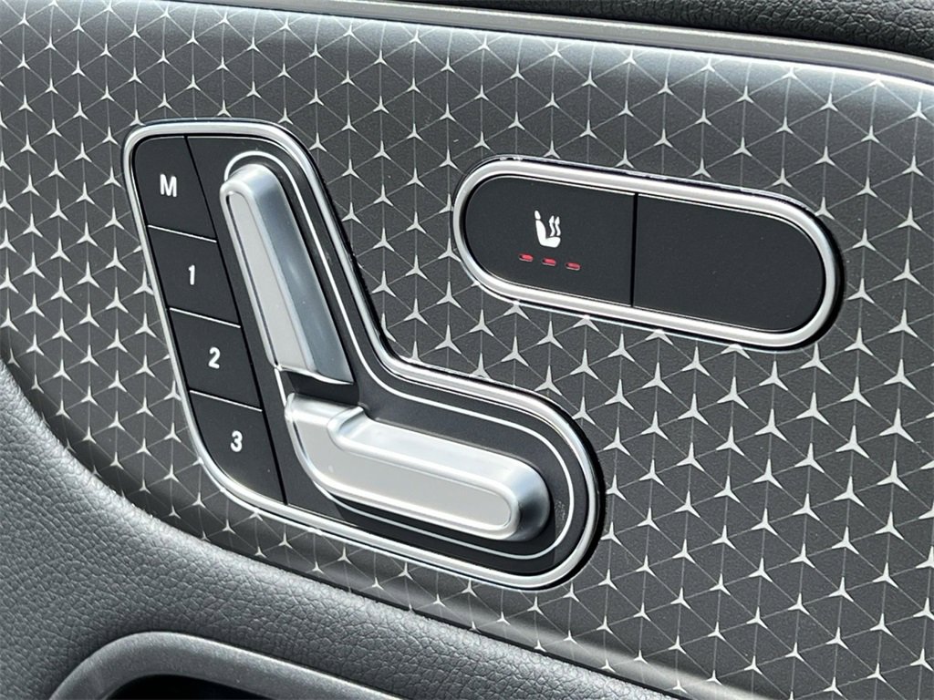 Certified 2025 Mercedes-Benz GLA 250 4MATIC image 33