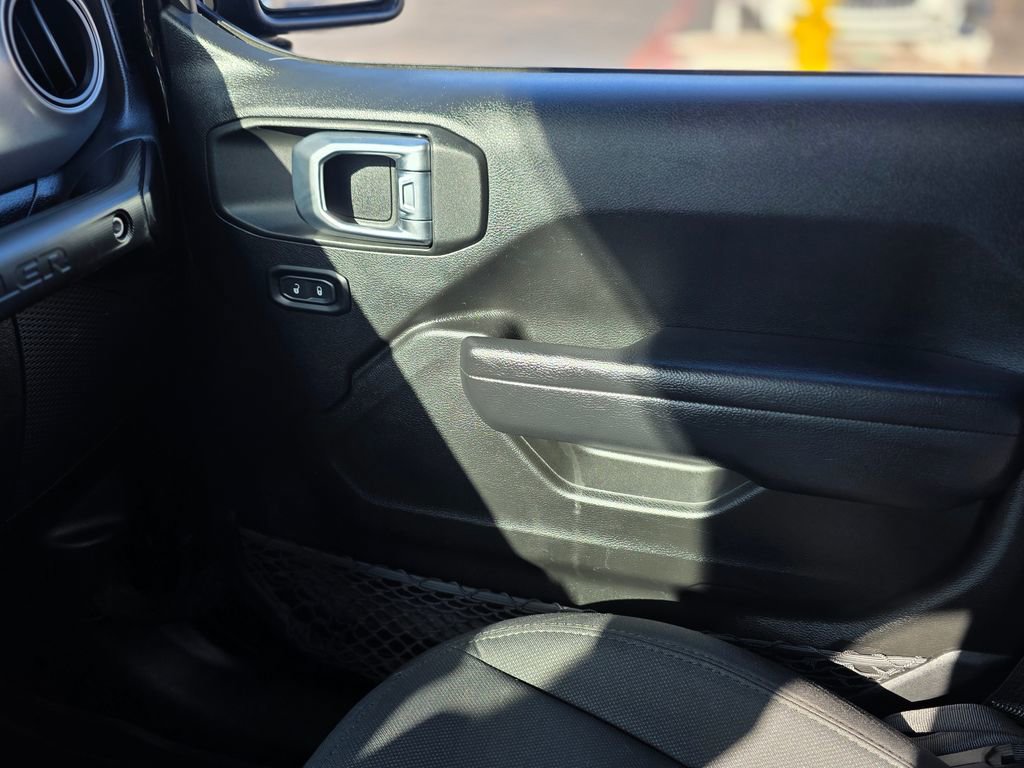 Used 2023 Jeep Wrangler Unlimited image 25