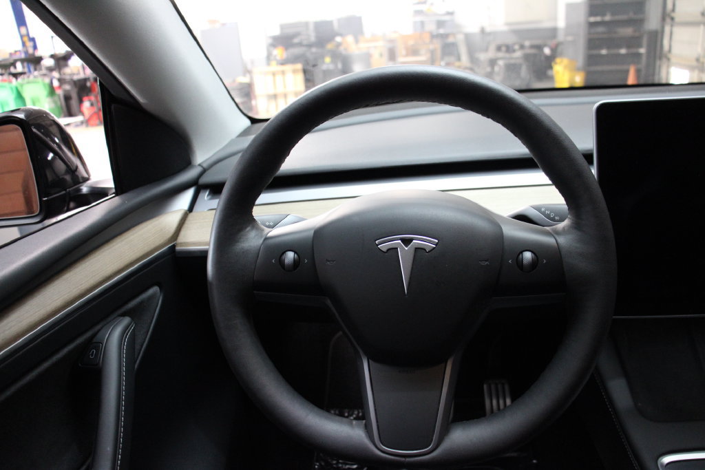 Used 2023 Tesla Model Y Performance AWD/4WD image 12