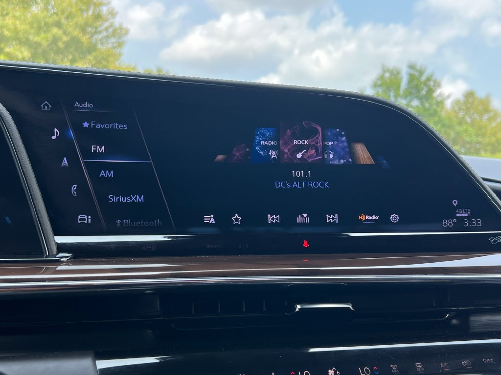 Certified 2024 Cadillac Escalade ESV Premium Luxury Platinum AWD/4WD image 36