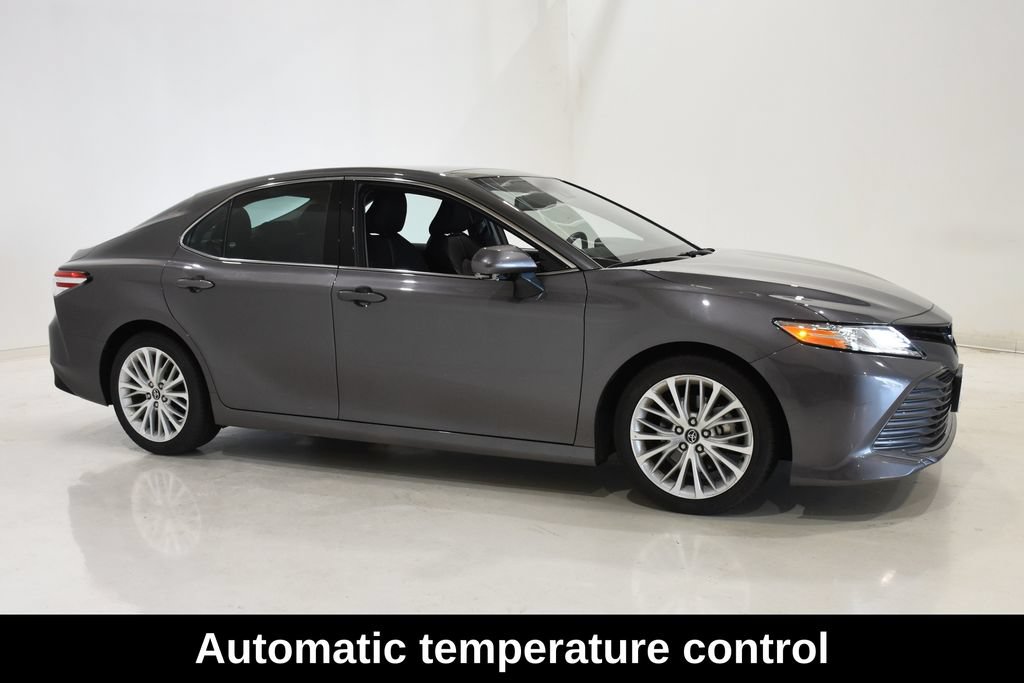 Used 2020 Toyota Camry XLE FWD image 3