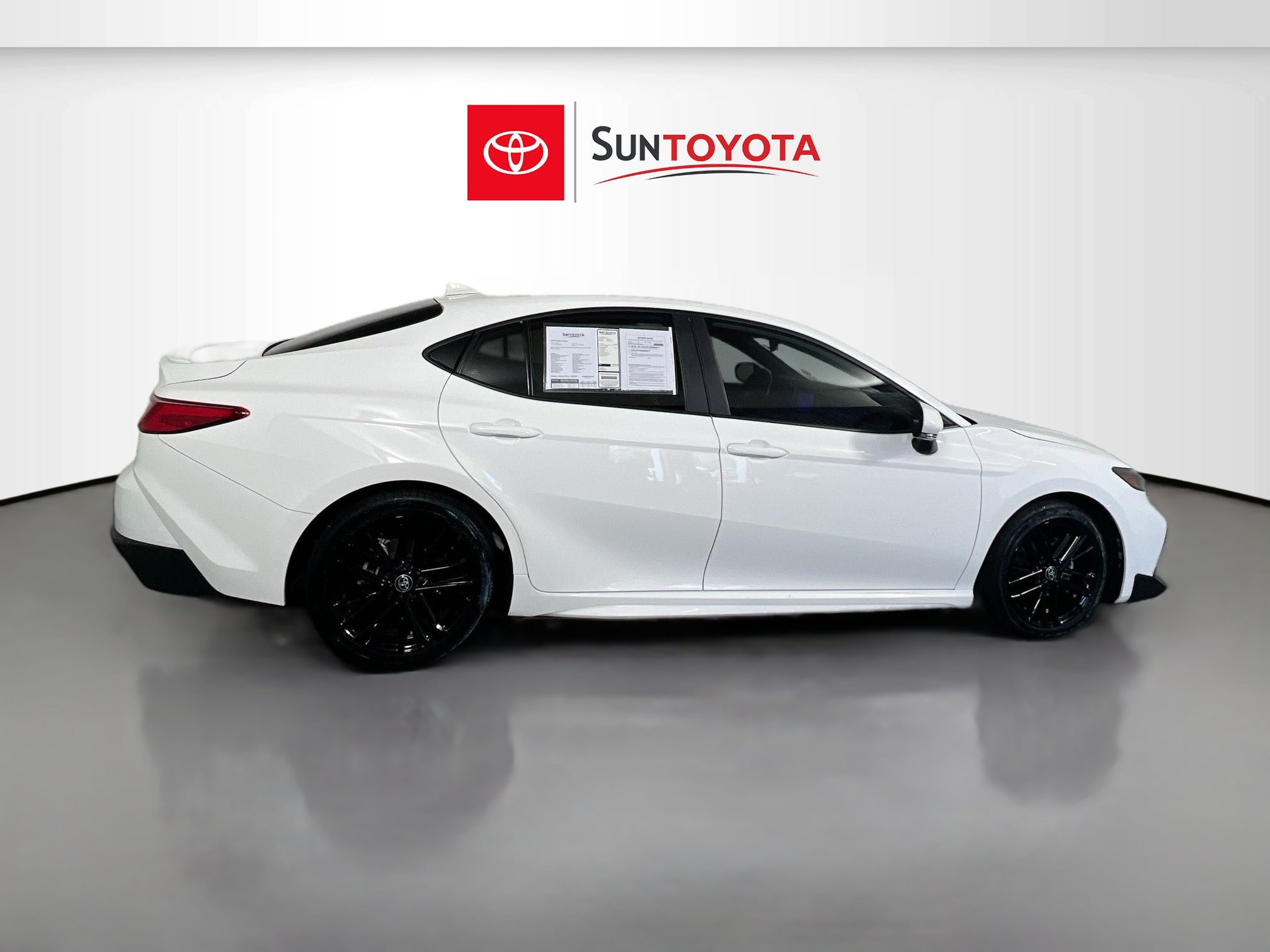 Used 2025 Toyota Camry SE FWD image 2