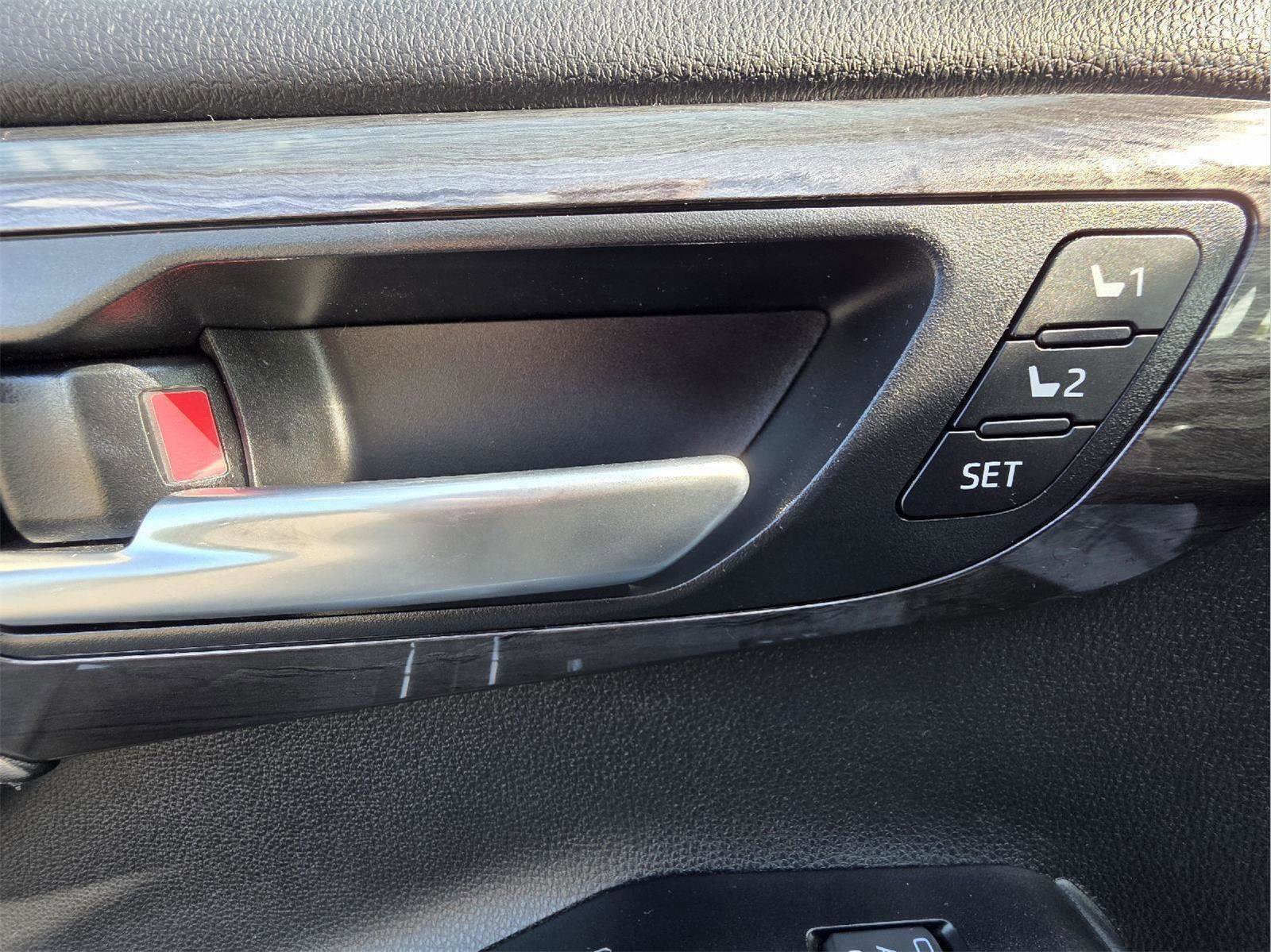 Used 2025 Toyota Highlander Platinum image 15