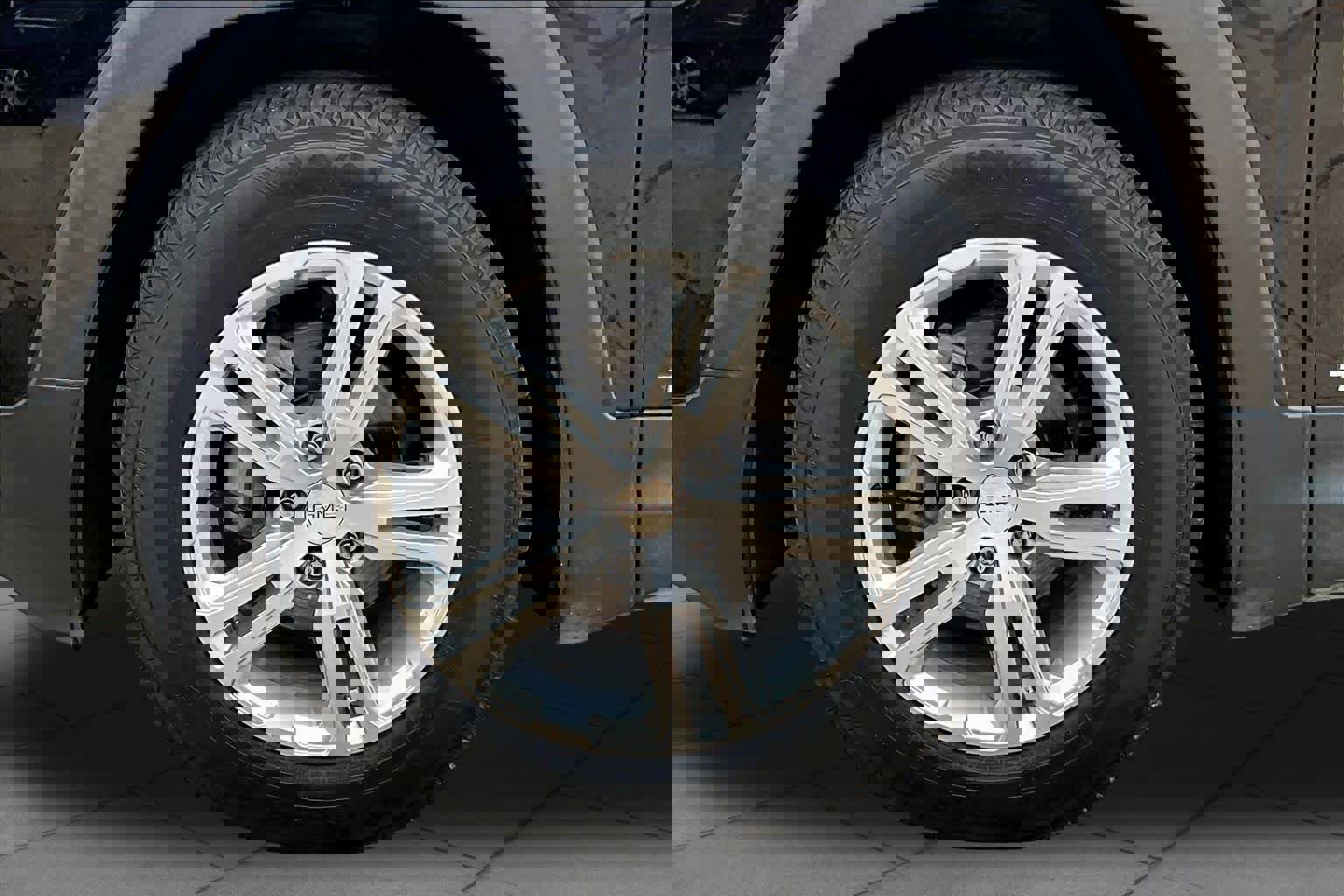 Used 2019 GMC Terrain SLE w/ Driver Convenience Package image 11