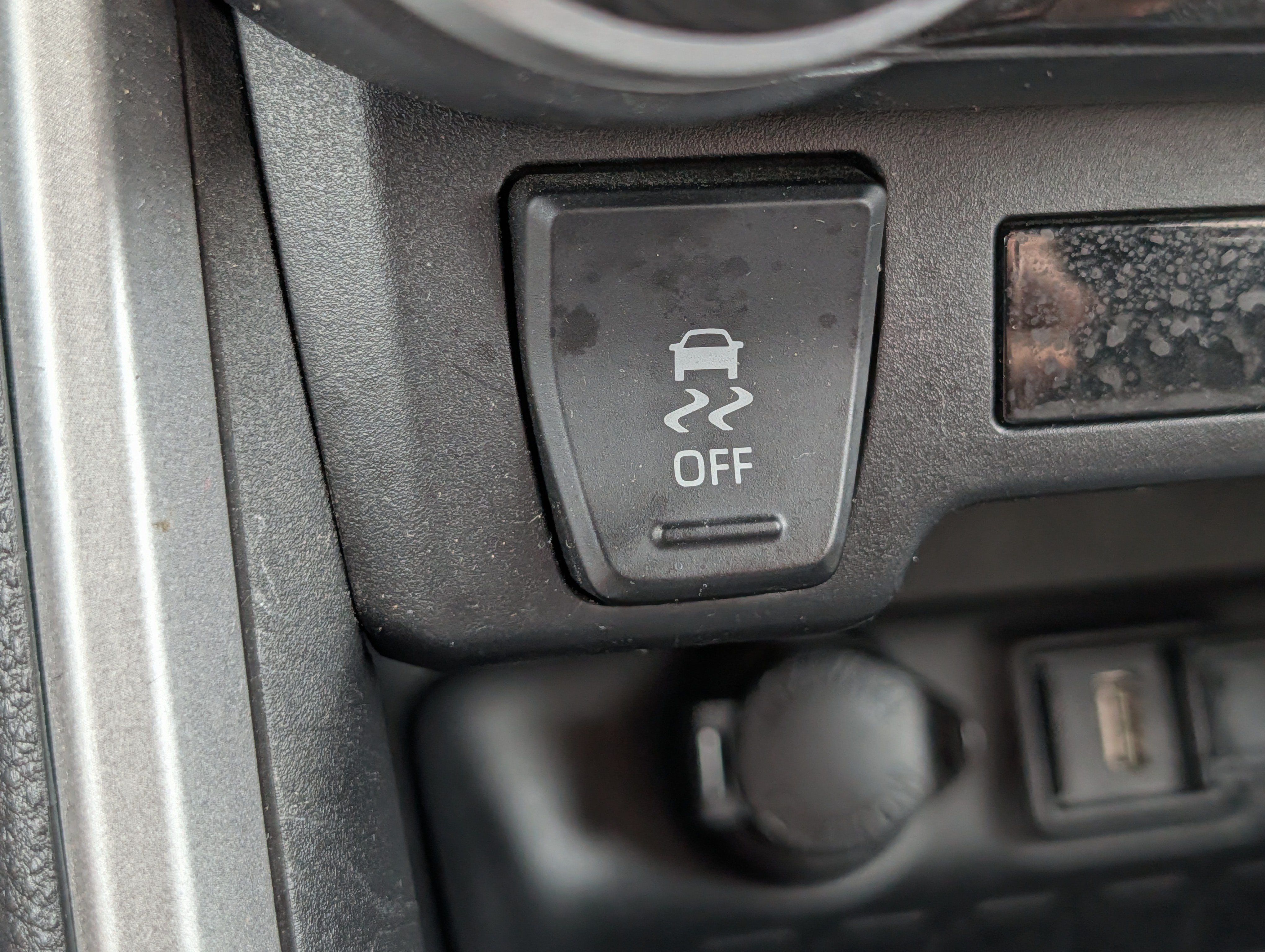 Used 2021 Toyota RAV4 LE AWD/4WD image 28
