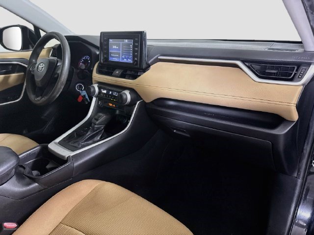 Used 2019 Toyota RAV4 LE FWD image 28