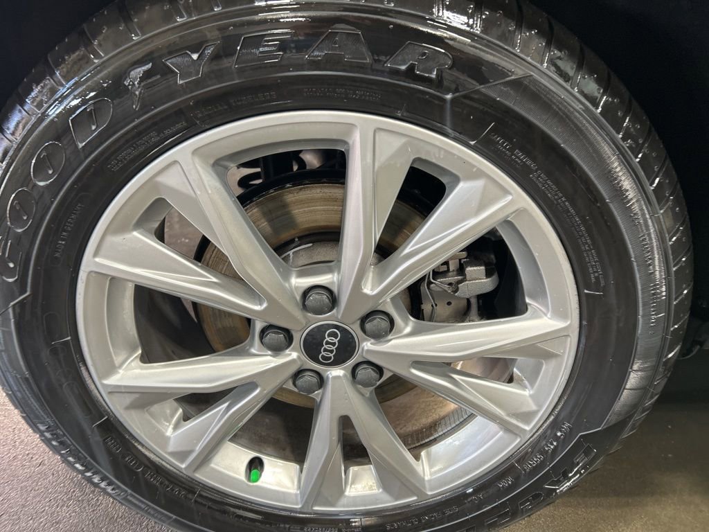 Used 2025 Audi Q3 2.0T Premium image 9