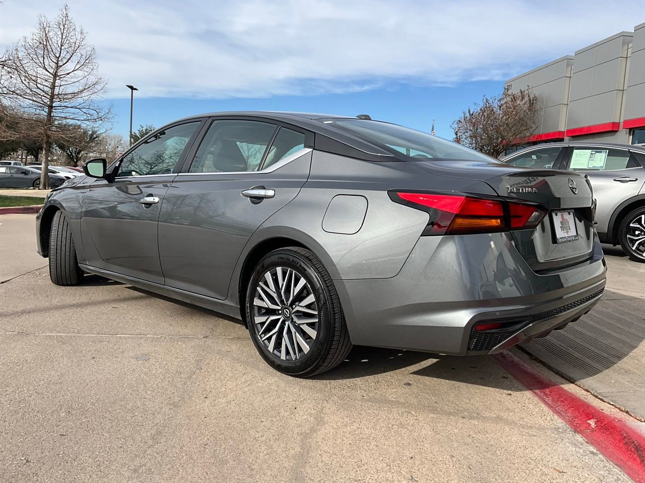 Used 2025 Nissan Altima 2.5 SV image 8
