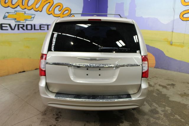 Used 2016 Chrysler Town & Country Touring w/ Driver Convenience Group FWD image 7