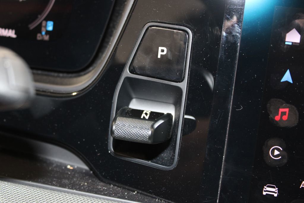 Used 2024 Porsche Cayenne image 30