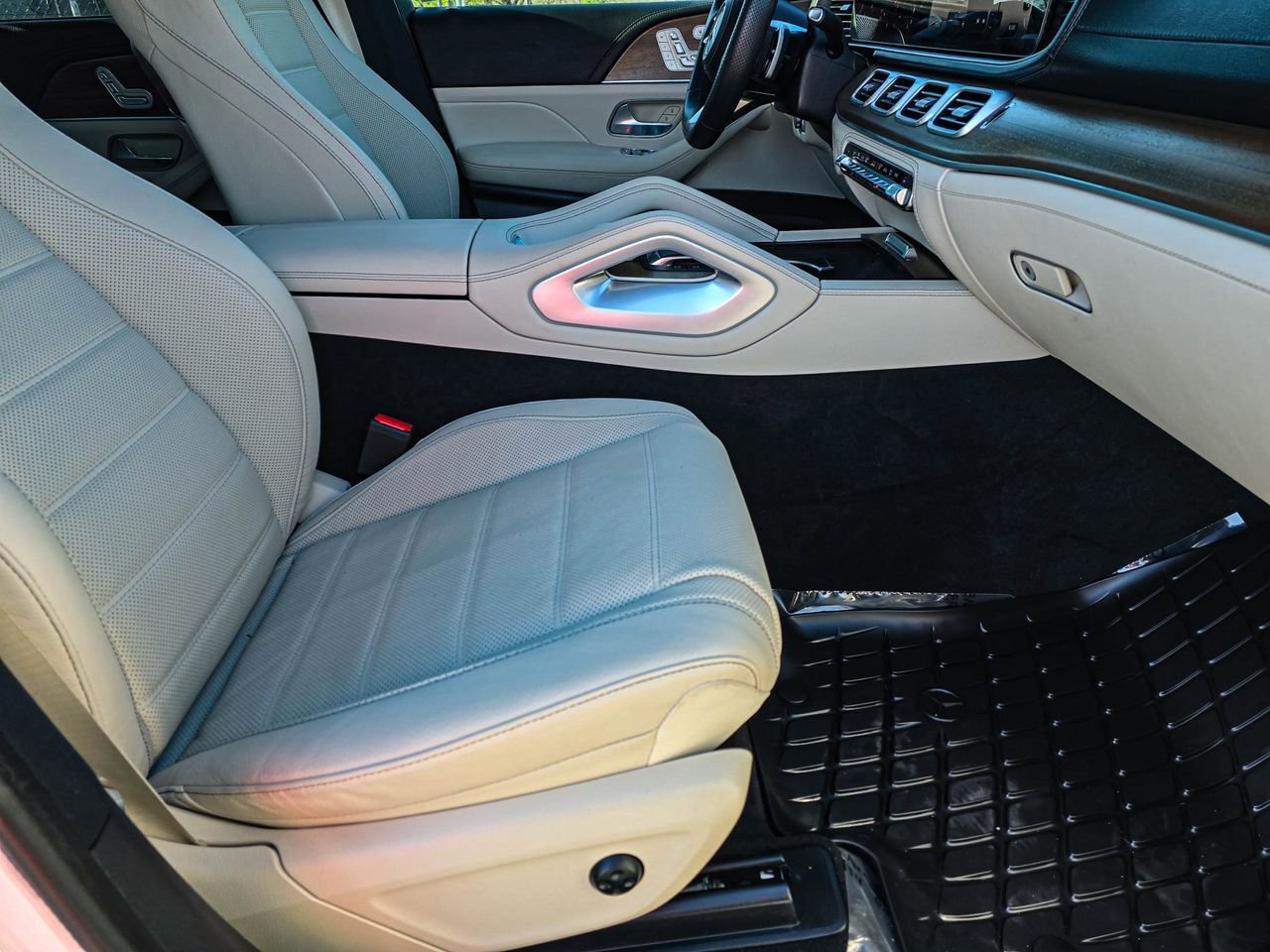 Used 2024 Mercedes-Benz GLS 450 4MATIC image 46