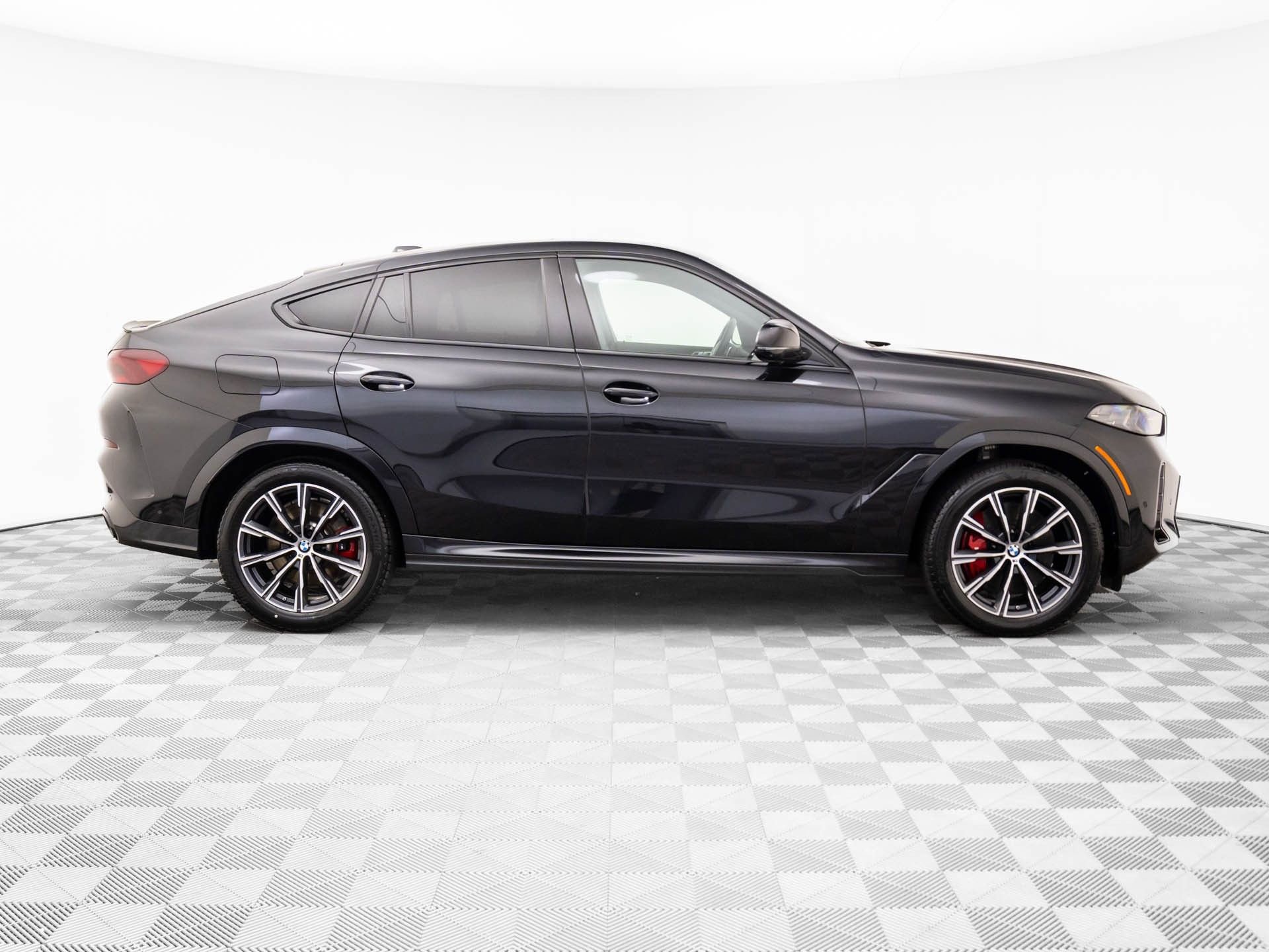 Certified 2024 BMW X6 M60i w/ Dynamic Handling Package image 6