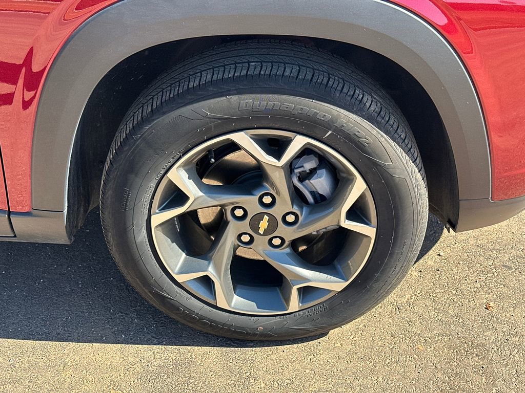 Used 2025 Chevrolet Trax LT w/ LT Convenience Package image 12