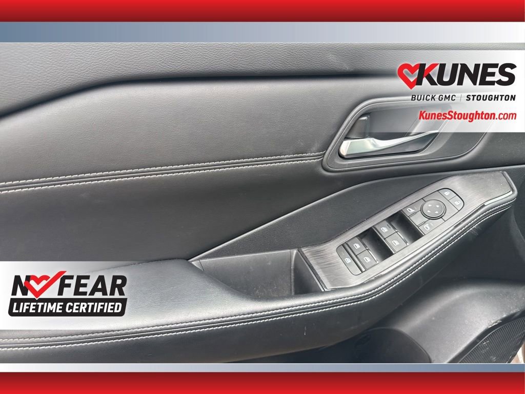 Used 2024 Nissan Rogue SV w/ SV Premium Package image 19