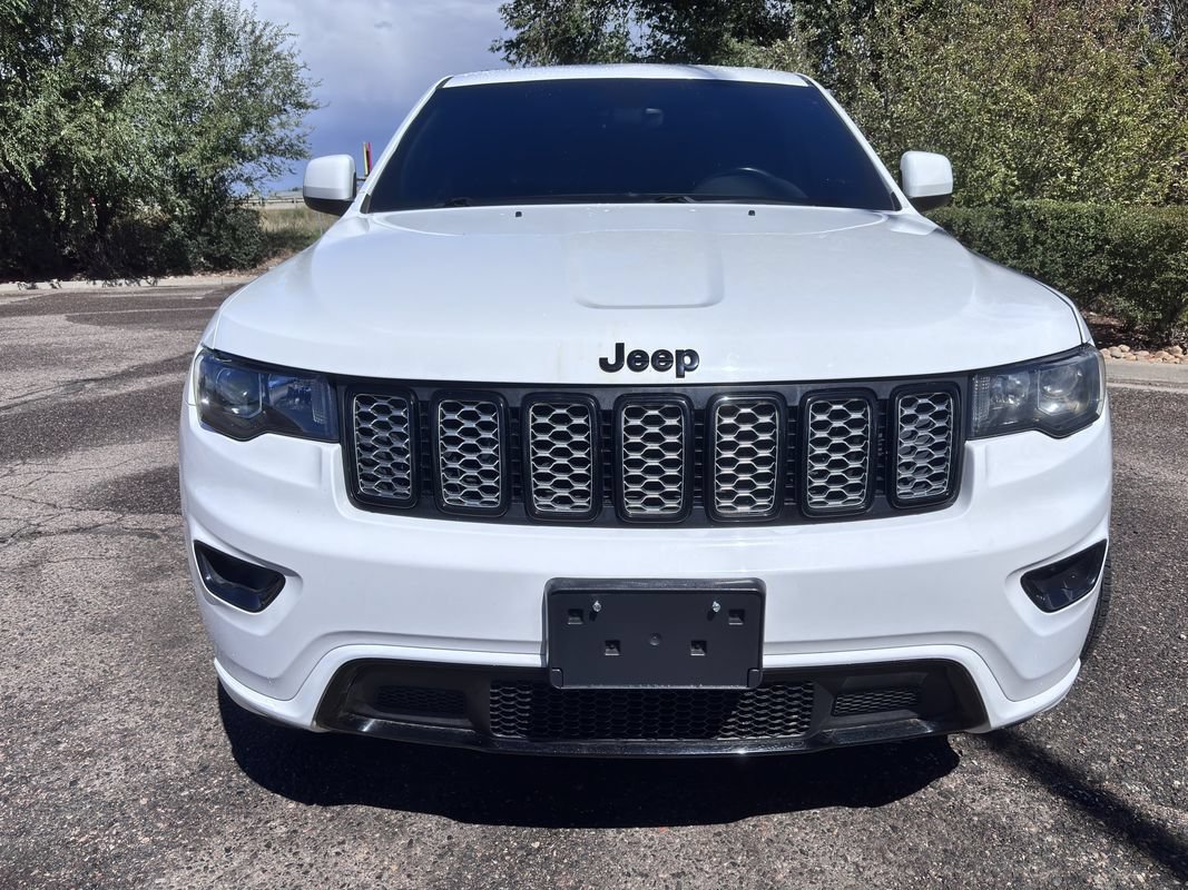 Used 2018 Jeep Grand Cherokee Altitude AWD/4WD image 3