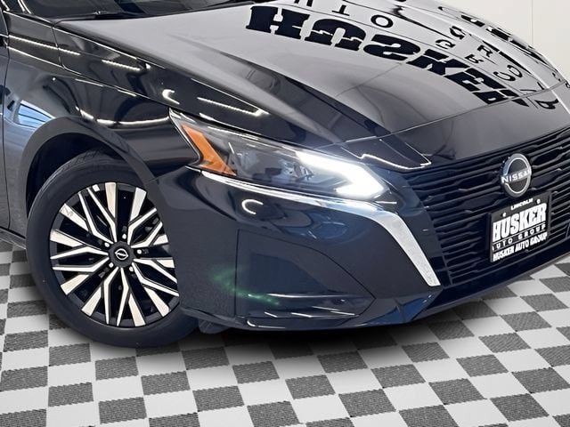 Used 2025 Nissan Altima 2.5 SV FWD image 27