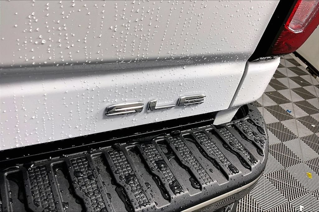 New 2026 GMC Sierra 2500 SLE w/ SLE Value Package; AWD/4WD image 9