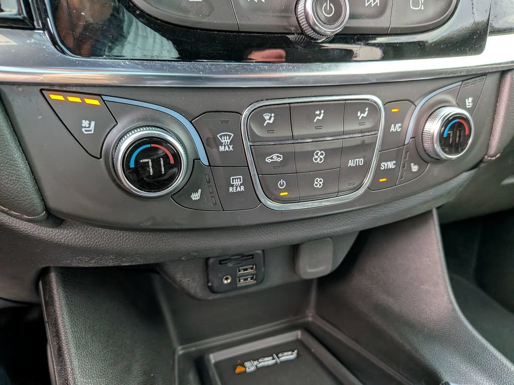 Used 2023 Chevrolet Traverse High Country FWD image 21