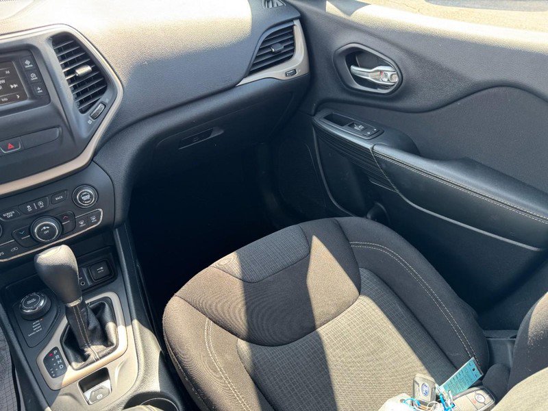 Used 2016 Jeep Cherokee Latitude image 15