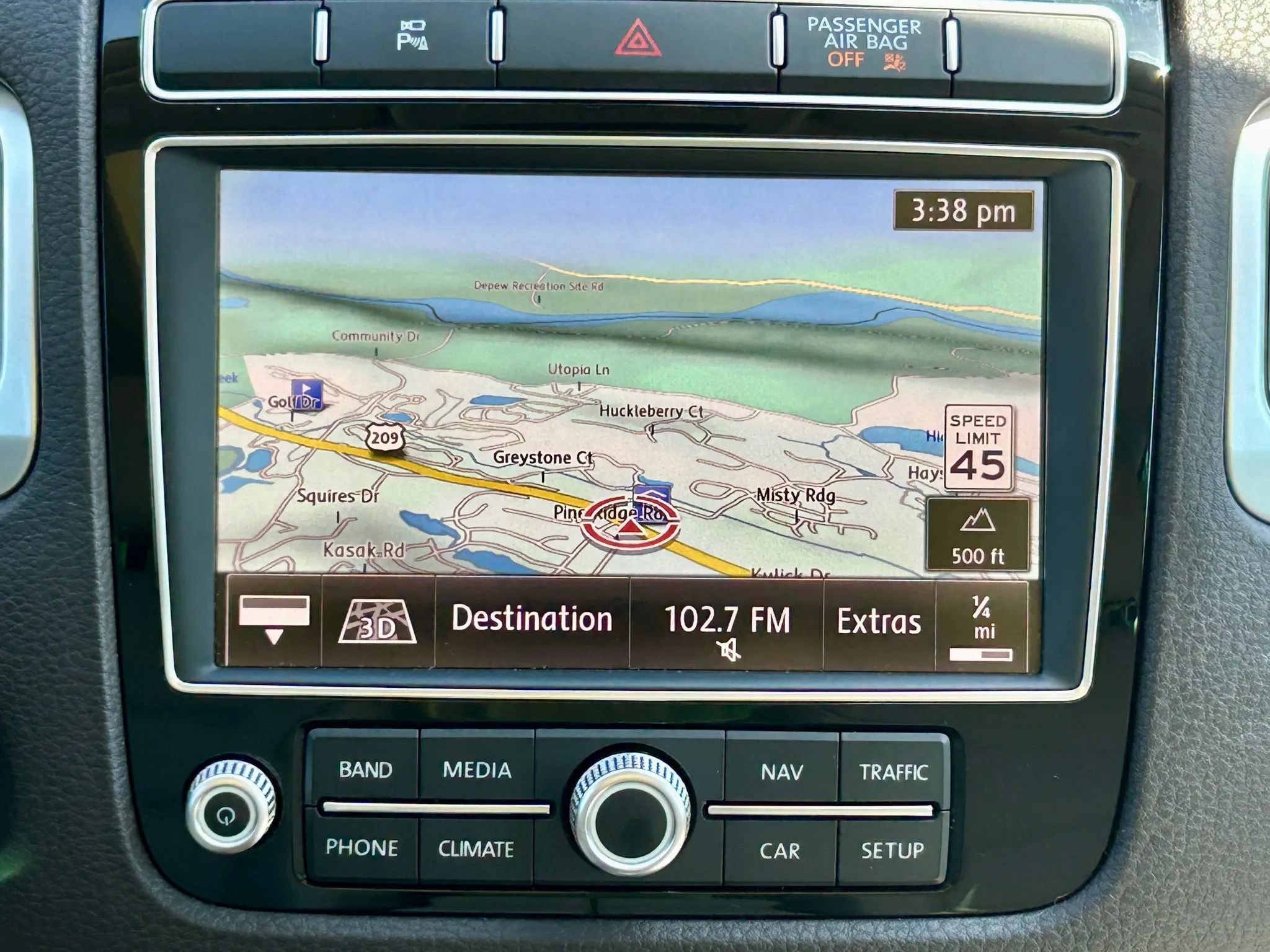 Used 2016 Volkswagen Touareg TDI image 22