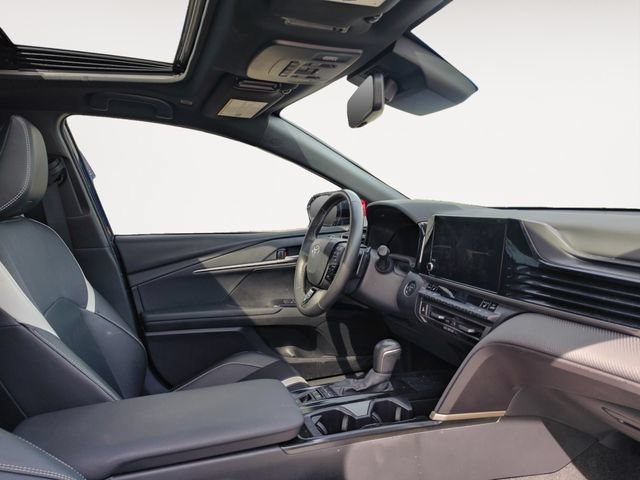 Used 2025 Toyota Camry SE w/ Convenience Package FWD image 14