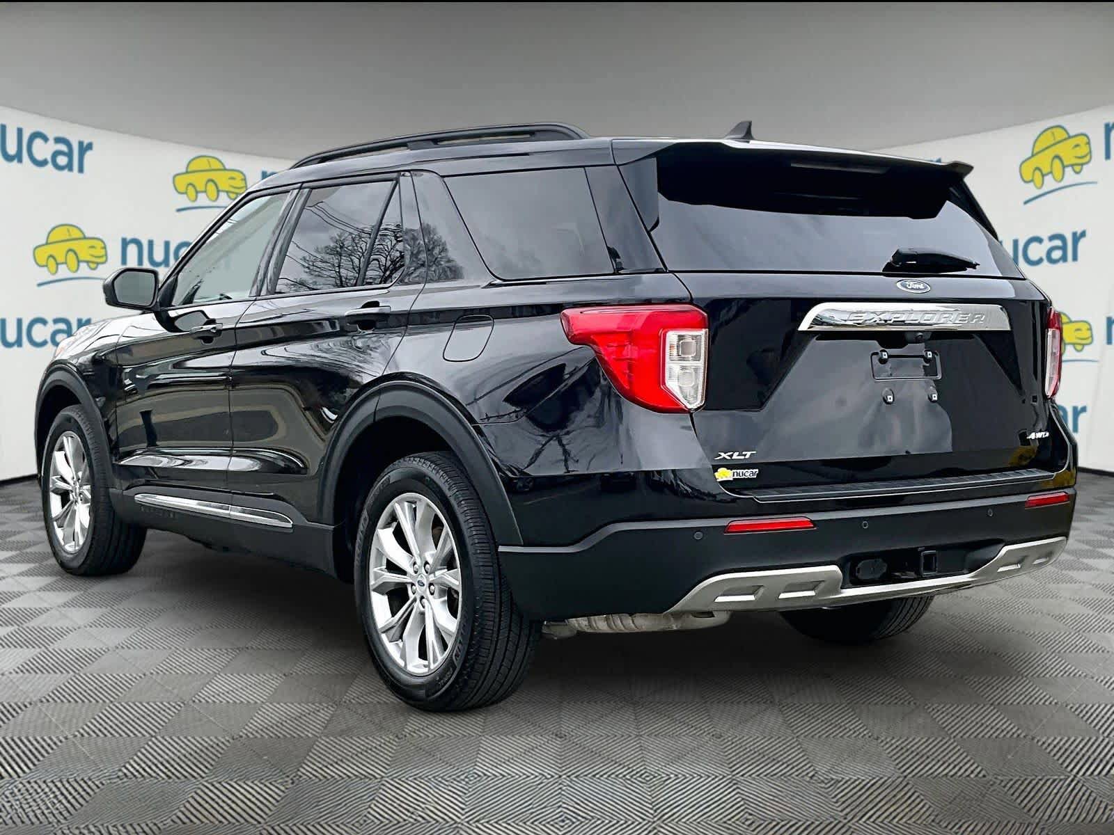 Used 2023 Ford Explorer XLT w/ Equipment Group 202A image 4