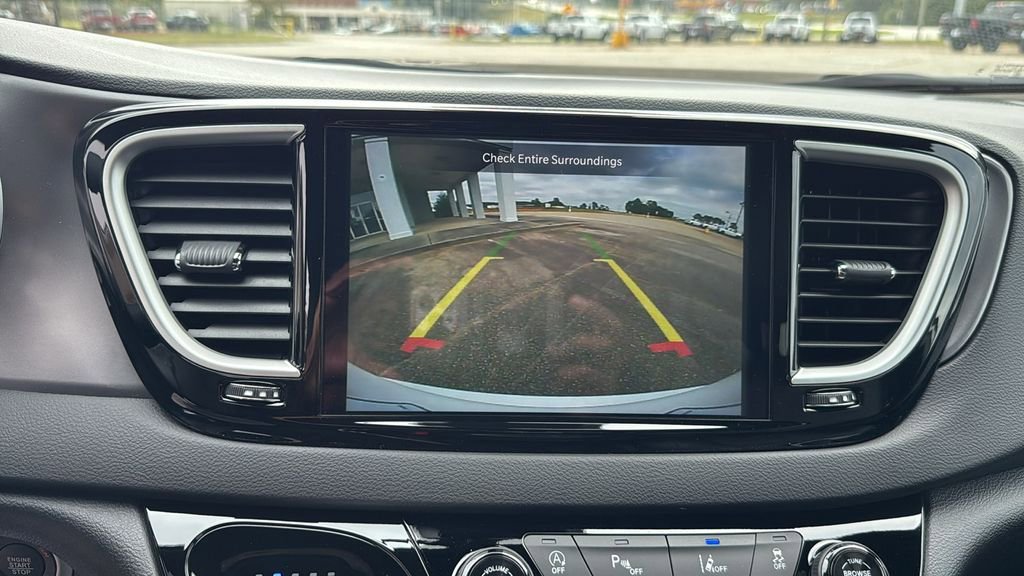 New 2026 Chrysler Voyager LX image 27