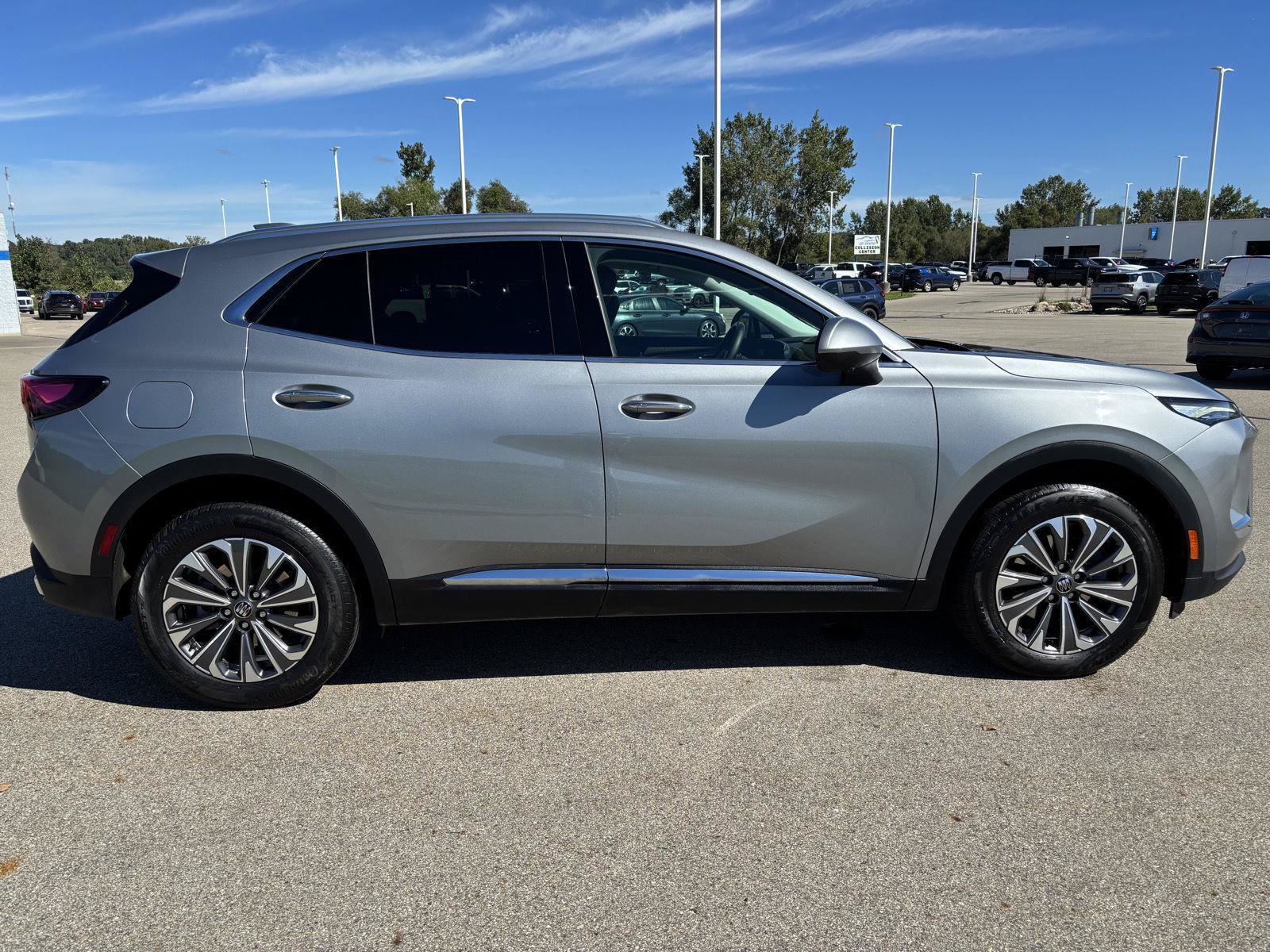 Used 2025 Buick Envision Preferred AWD/4WD image 4