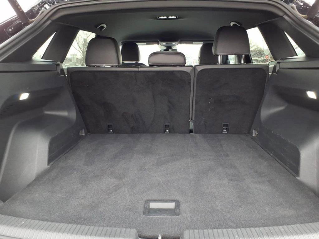 Used 2025 Volkswagen Atlas Cross Sport SE image 17