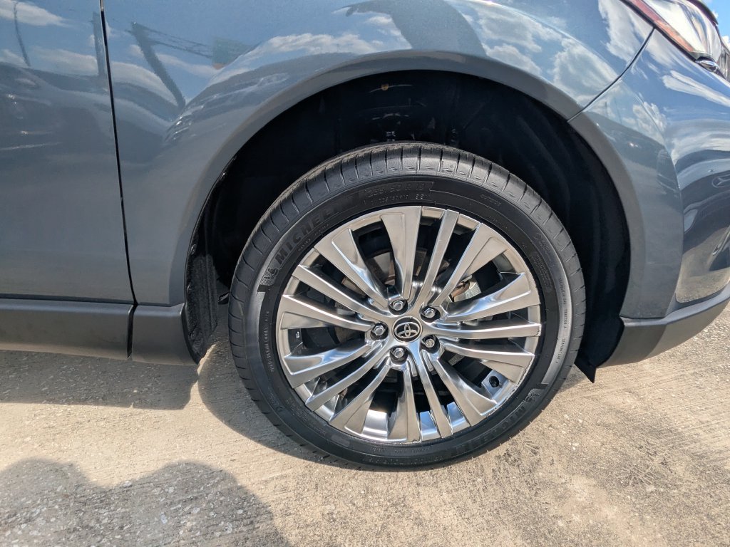 Used 2022 Toyota Venza Limited w/ Advanced Technology Package AWD/4WD image 26