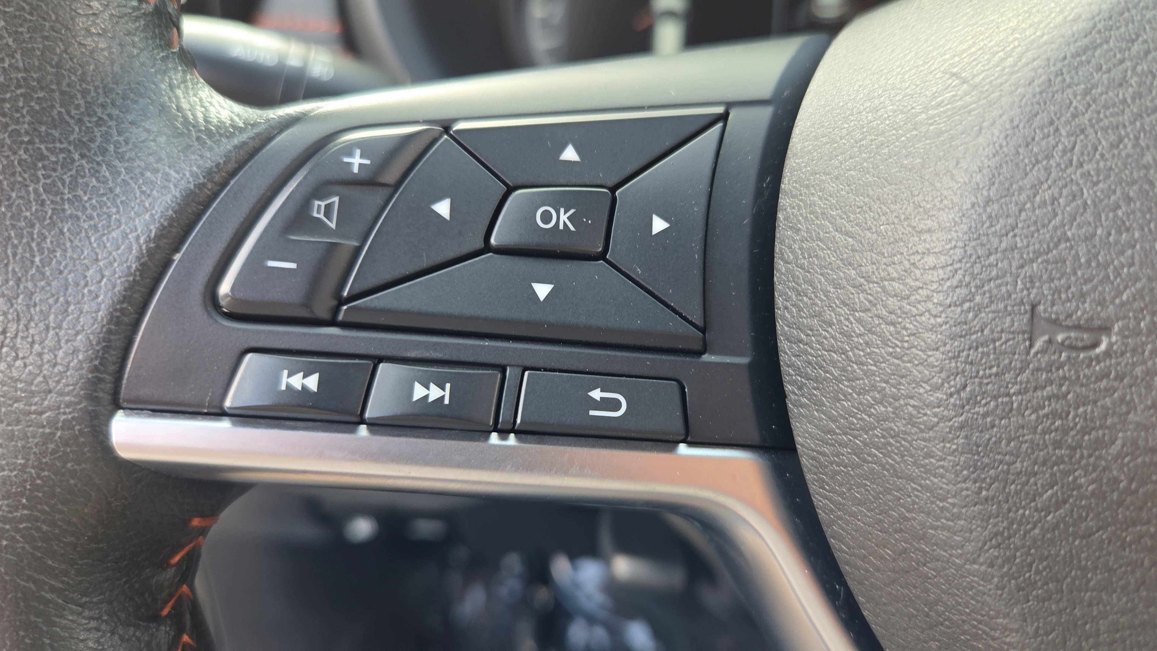 Used 2024 Nissan Kicks SR FWD image 23