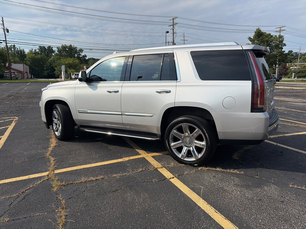 Used 2018 Cadillac Escalade Luxury AWD/4WD image 5