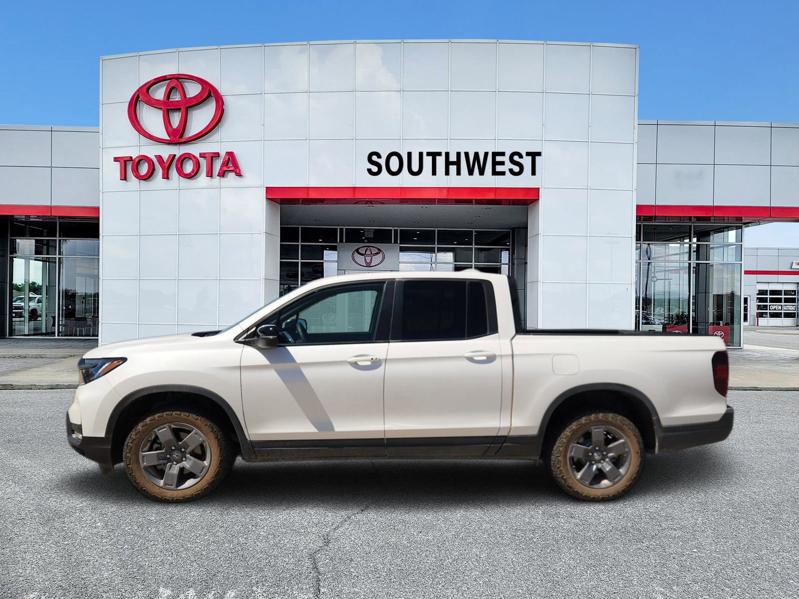 Used 2024 Honda Ridgeline TrailSport image 3