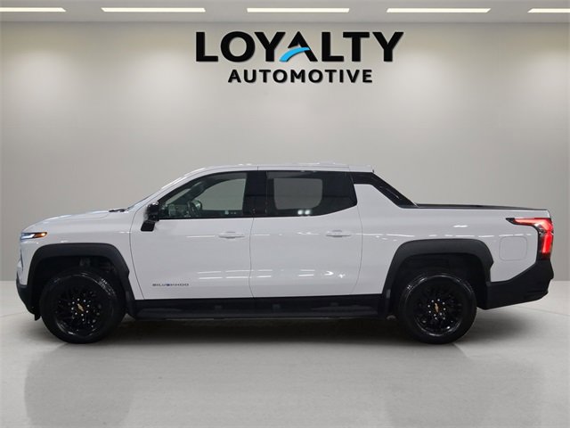 Used 2025 Chevrolet Silverado EV LT image 2