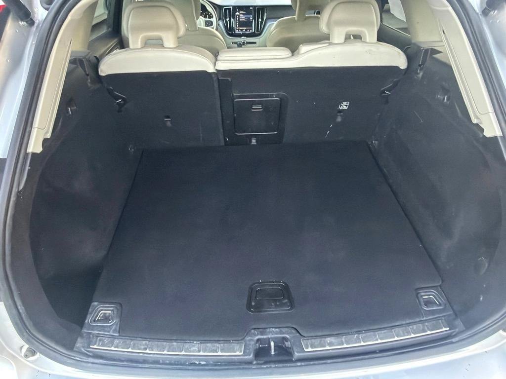 Used 2018 Volvo XC60 T5 Momentum w/ Vision Package AWD/4WD image 33