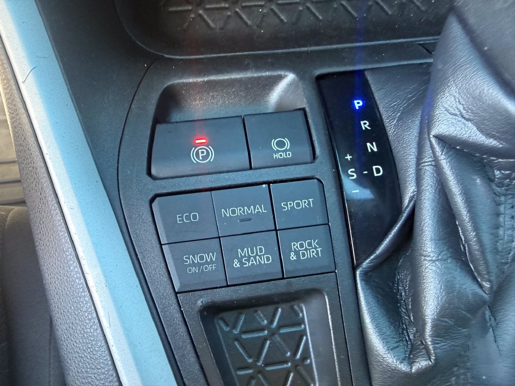 Used 2021 Toyota RAV4 XLE AWD/4WD image 29
